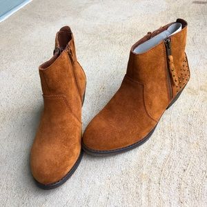 White mountain chestnut leather suede boots